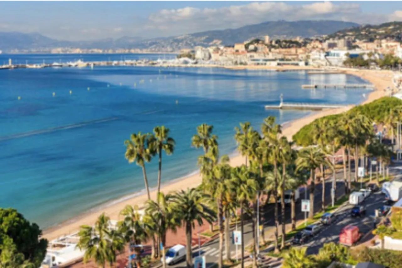 Nice Apt For 4 In Cannes Apartment