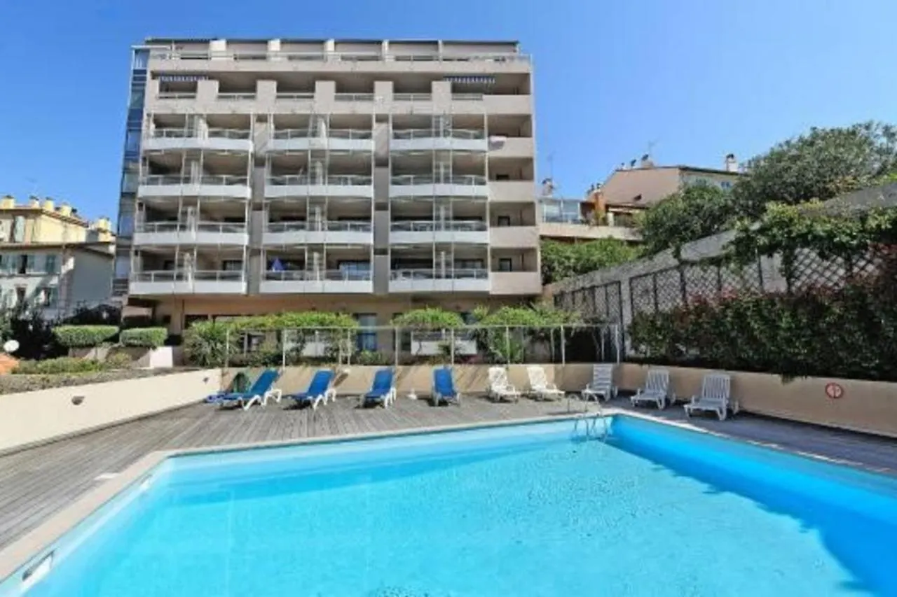 Nice Apt For 4 In Cannes Apartment France