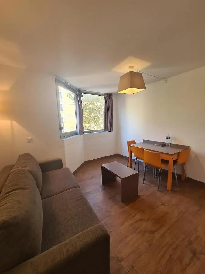Nice Apt For 4 In Cannes Apartment